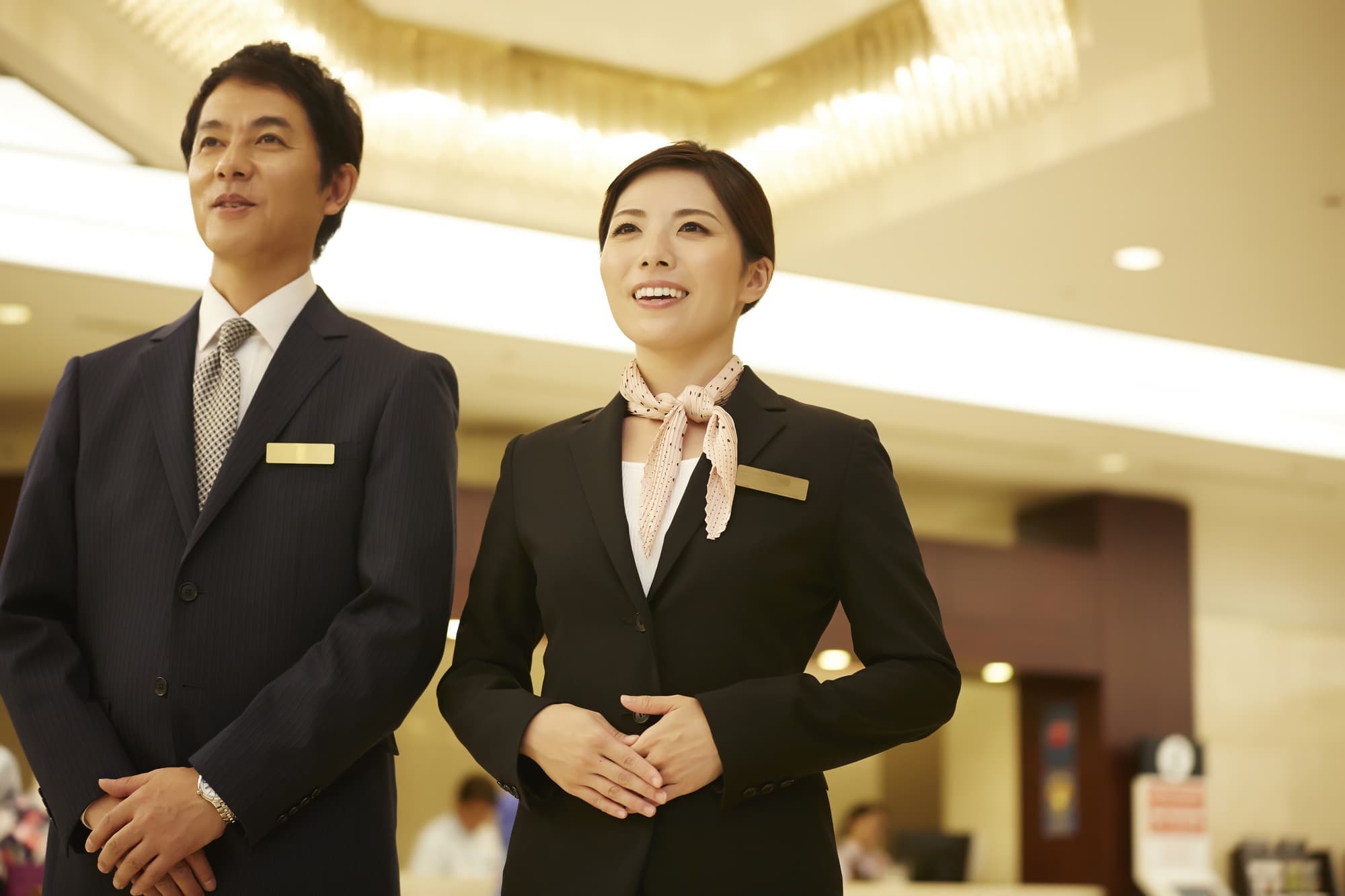 中部空港ラウンジスタッフ男女